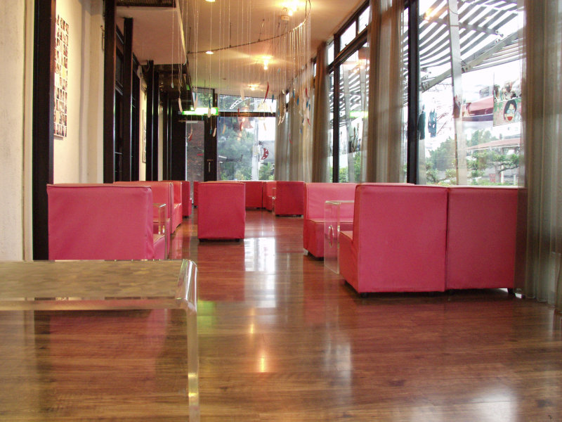 台中20號倉庫藝術特區藝術村2003年至2006年加崙工作室(大開劇團)時期夜晚的咖啡廳景緻攝影照片29